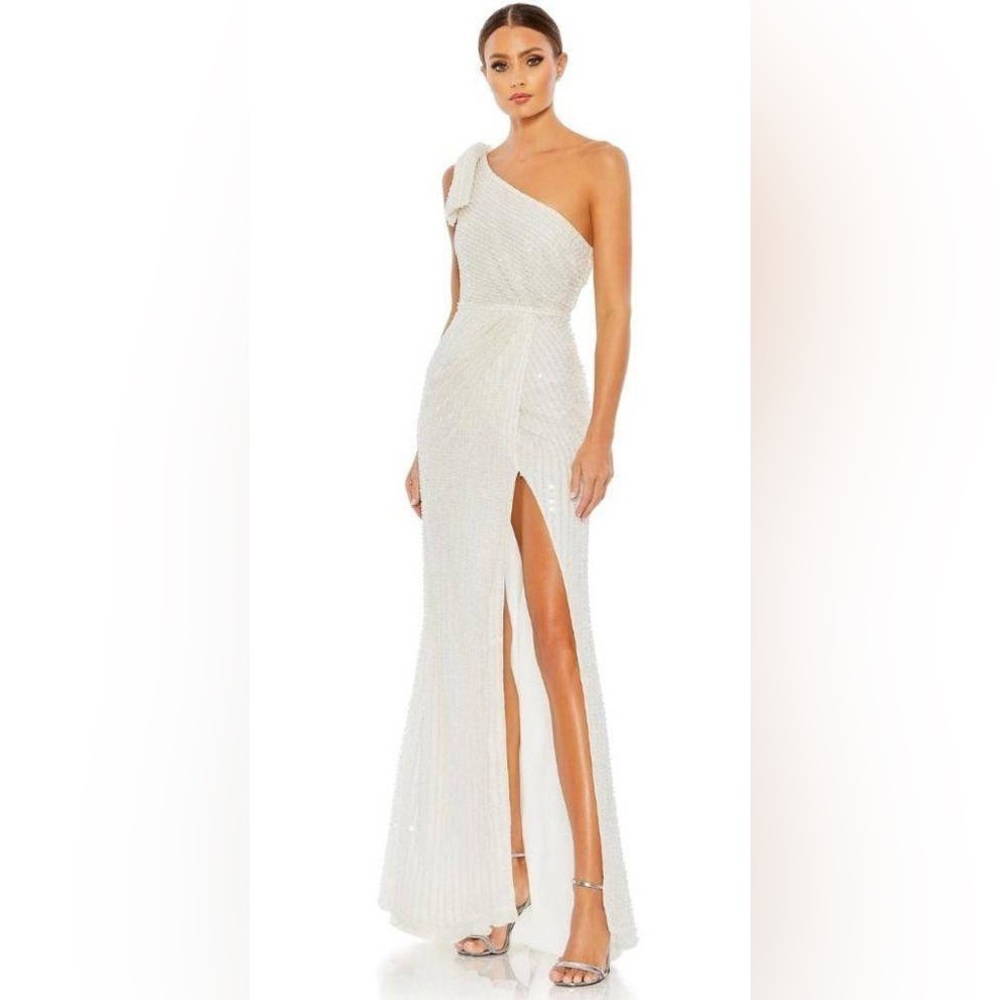 Mac Duggal Sequined One-Shoulder Gown in White Size US 0